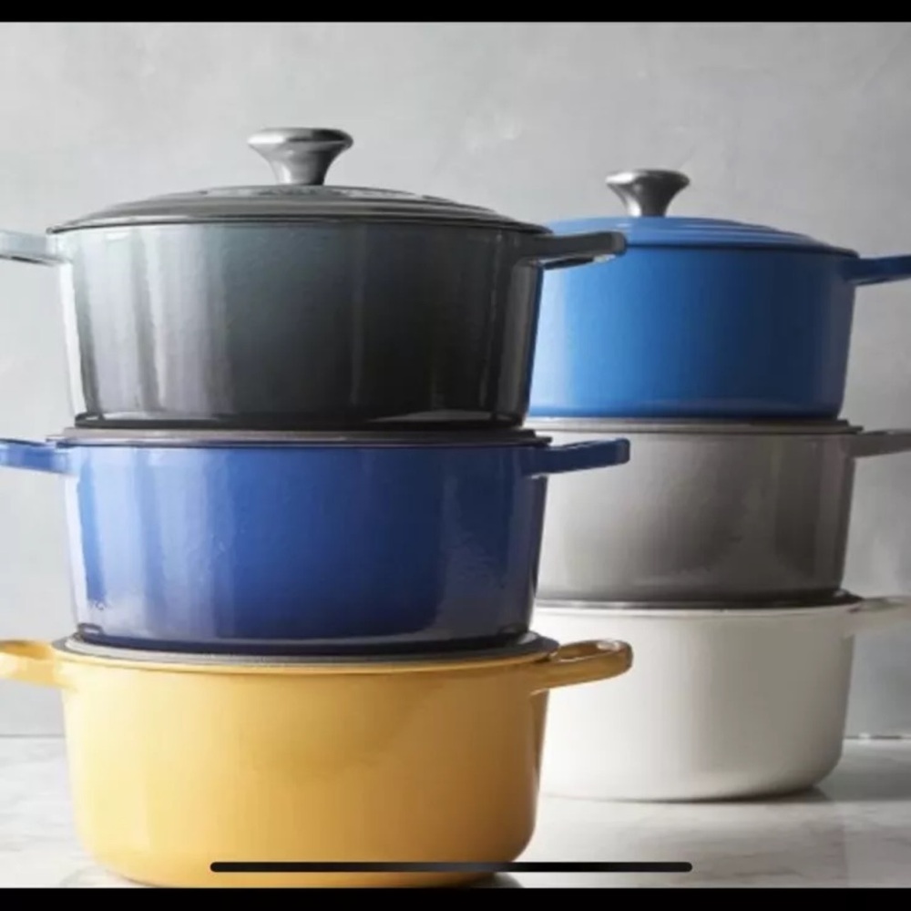Le Creuset NEW White 5.5 Qt Enameled Cast Iron Dutch Oven - Picture 4 of 11